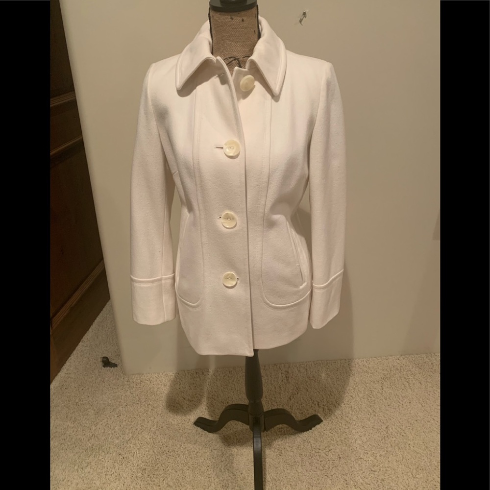 Women’s cream pea coat